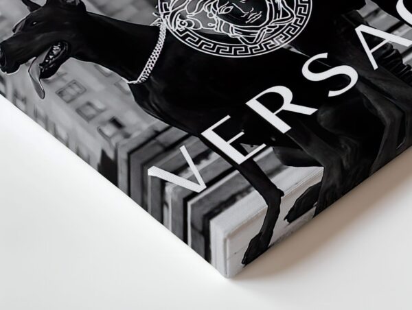_mockup 3D תמונת קנבס מותגים ורסצ׳ה כלבי שמירה VERSACE