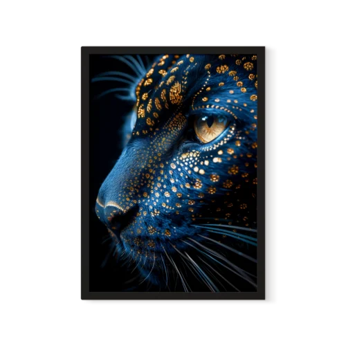 תמונת תקריב של ראש נמר Jaguar עם עיניים חודרות, רקע שחור ונגיעות צבע זהובות.
