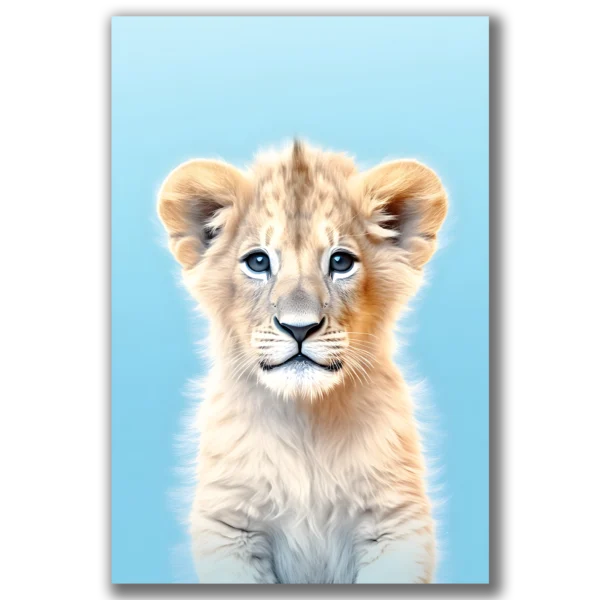 פורטרט של גור אריות צעיר ומתוק עם עיניים כחולות על רקע תכלת בהיר