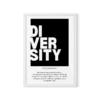 פוסטר שחור לבן עם טקסט של הגדרת המילה 'Diversity' באנגלית, בתוך מסגרת דקה מודרנית