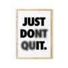 תמונת פוסטר עם מסגרת שחורה, מציגה כיתוב "Just Don't Quit" בפונט לבן על רקע שחור, בעיצוב מינימליסטי.