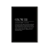 תמונה ממוסגרת עם כיתוב "GROWTH" באותיות שחורות על רקע לבן, מציגה הגדרה של צמיחה.