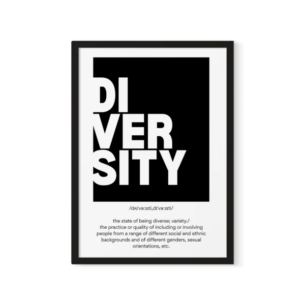 פוסטר שחור לבן עם טקסט של הגדרת המילה 'Diversity' באנגלית, בתוך מסגרת דקה מודרנית