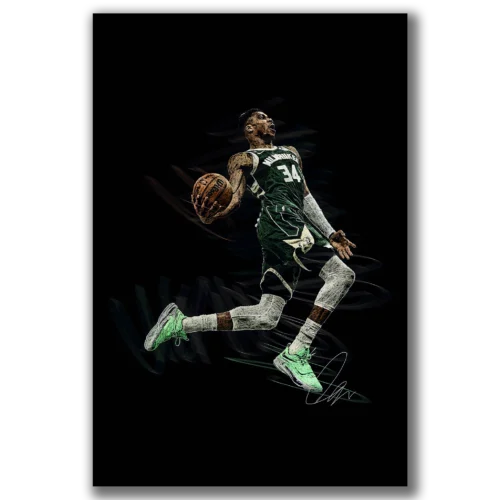 איור דיגיטלי של כוכב ה-NBA יאניס אנטטוקומפו קופץ לזריקה עוצמתית לסל, על רקע דינמי של קווים ירוקים, שחורים ולבנים.